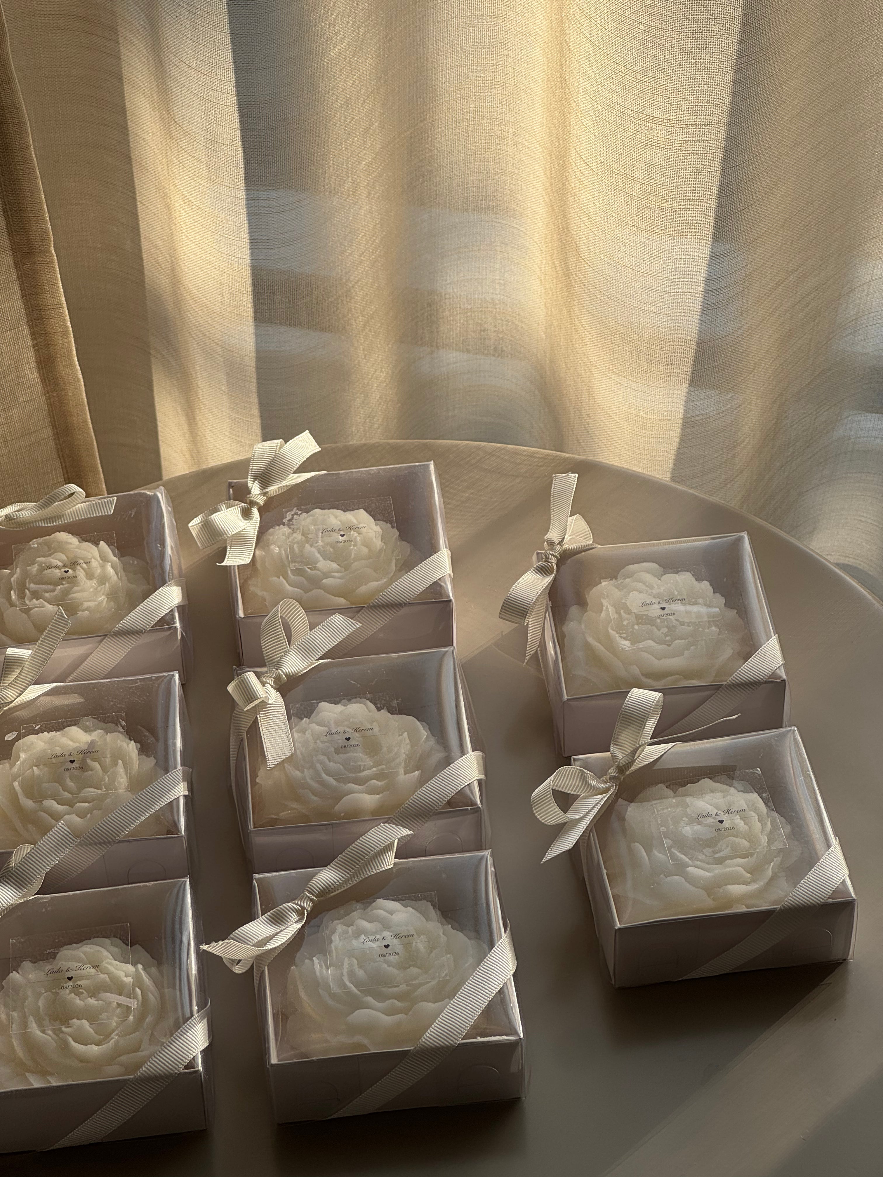 Gastgeschenke Pfingstrosen-Kerze in Geschenkbox